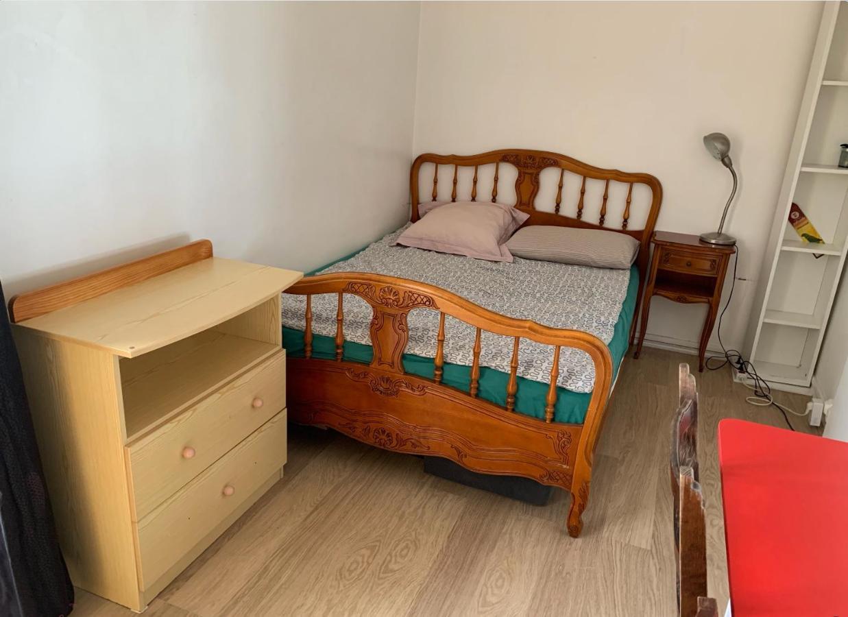 Une Chambre Simple Confortable Avec Acces Direct Aeroport D'Orly Luaran gambar